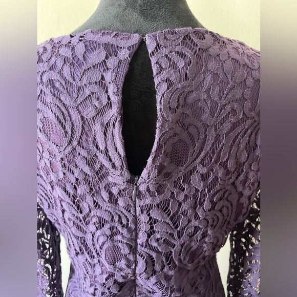 NWOT Eva Mendes Plum lace dress, see thru sleeves, zip w/clasp back, size 10 - Picture 5 of 6